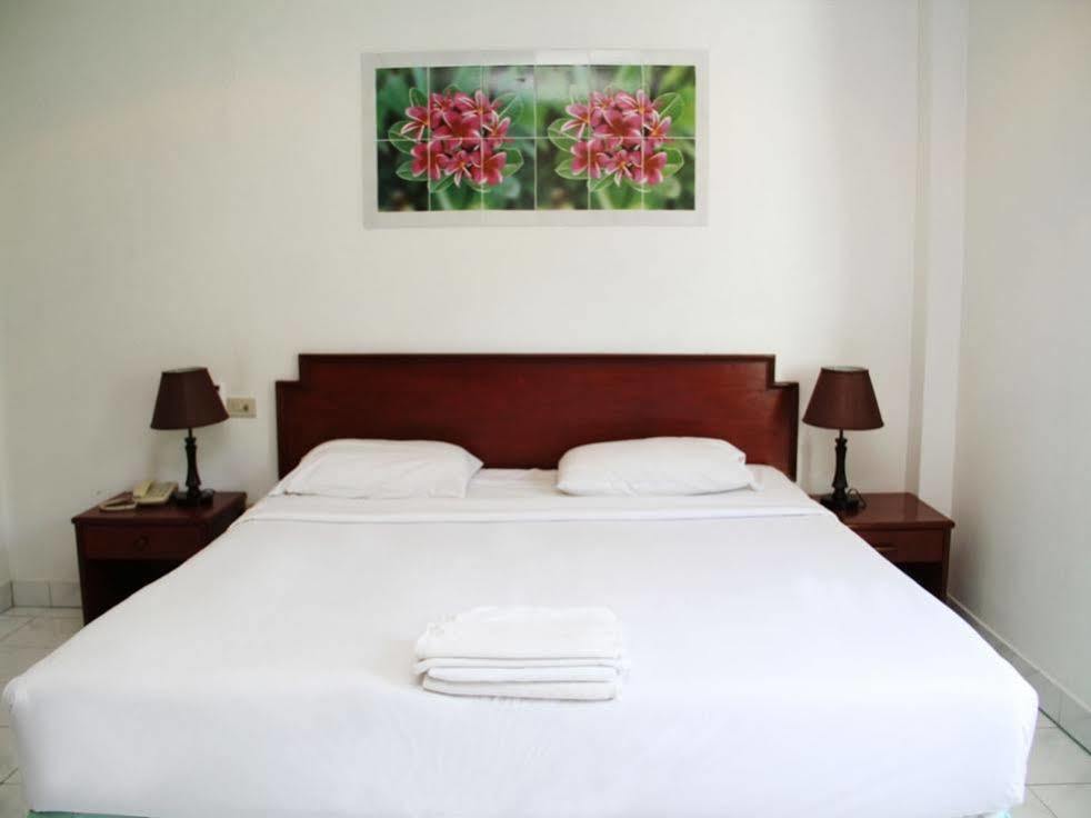 Welcome Inn Hotel @ Karon Beach. Single Room From Only 500 Baht Пхукет Екстер'єр фото