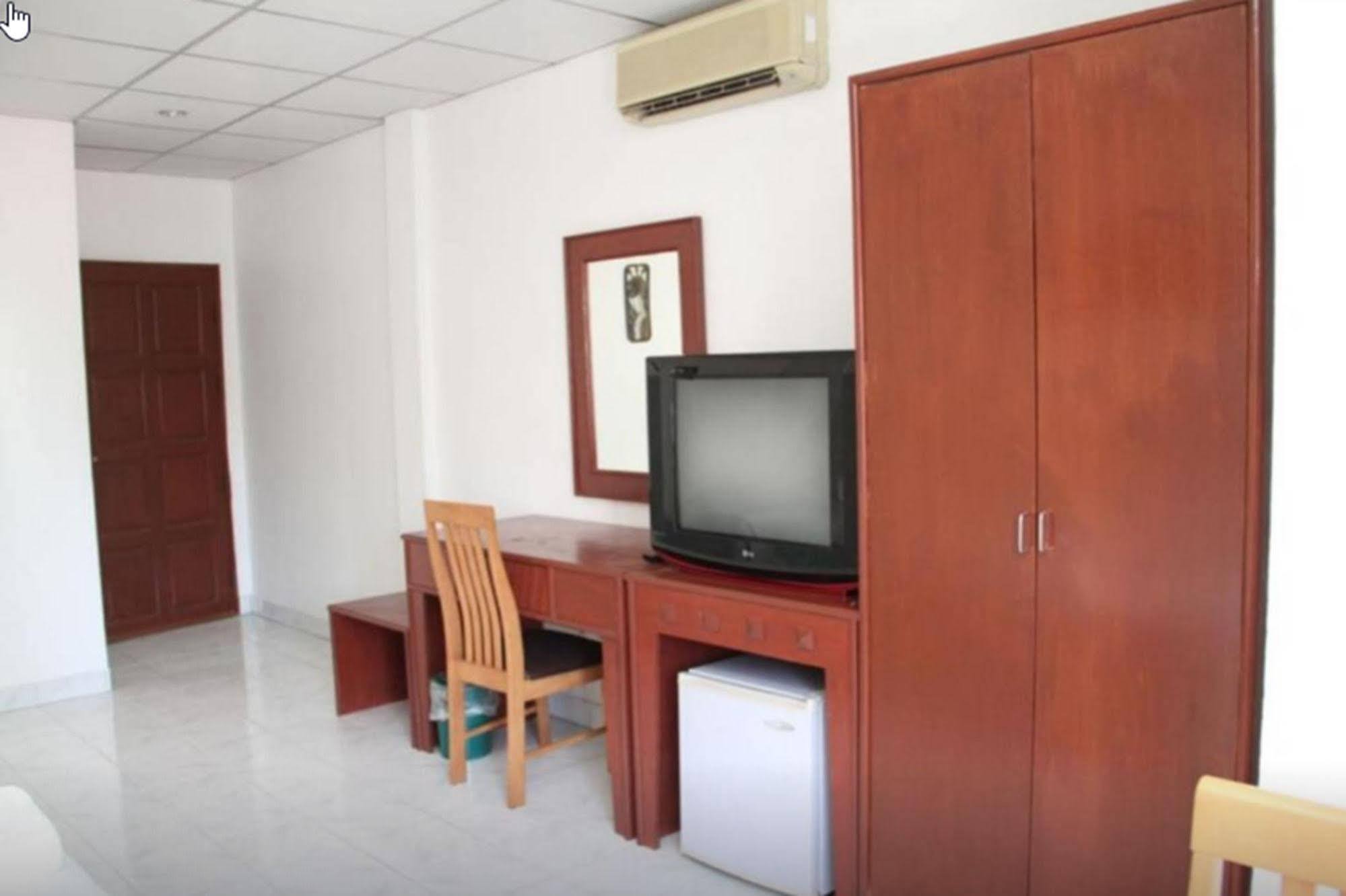 Welcome Inn Hotel @ Karon Beach. Single Room From Only 500 Baht Пхукет Екстер'єр фото