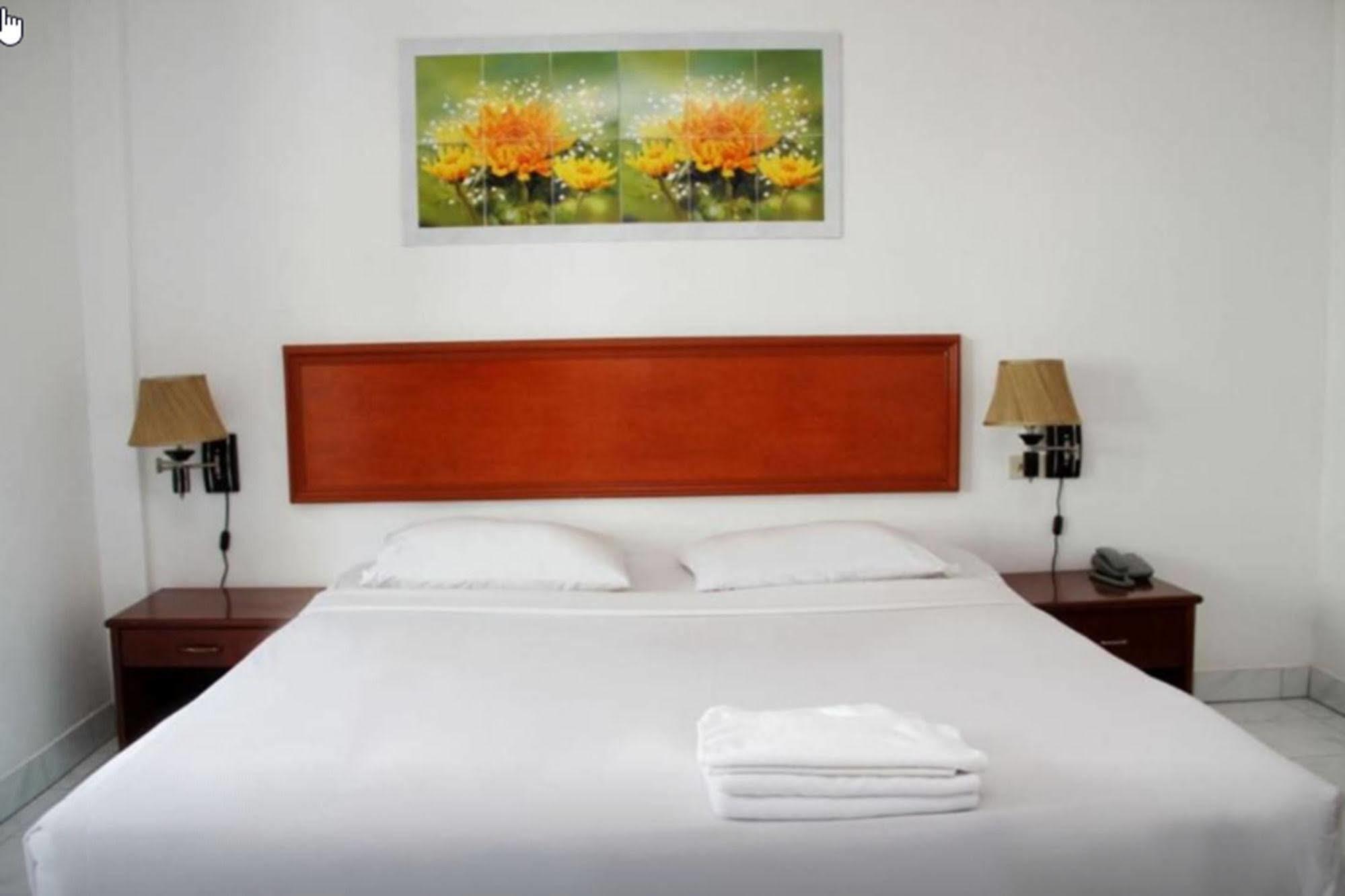 Welcome Inn Hotel @ Karon Beach. Single Room From Only 500 Baht Пхукет Екстер'єр фото