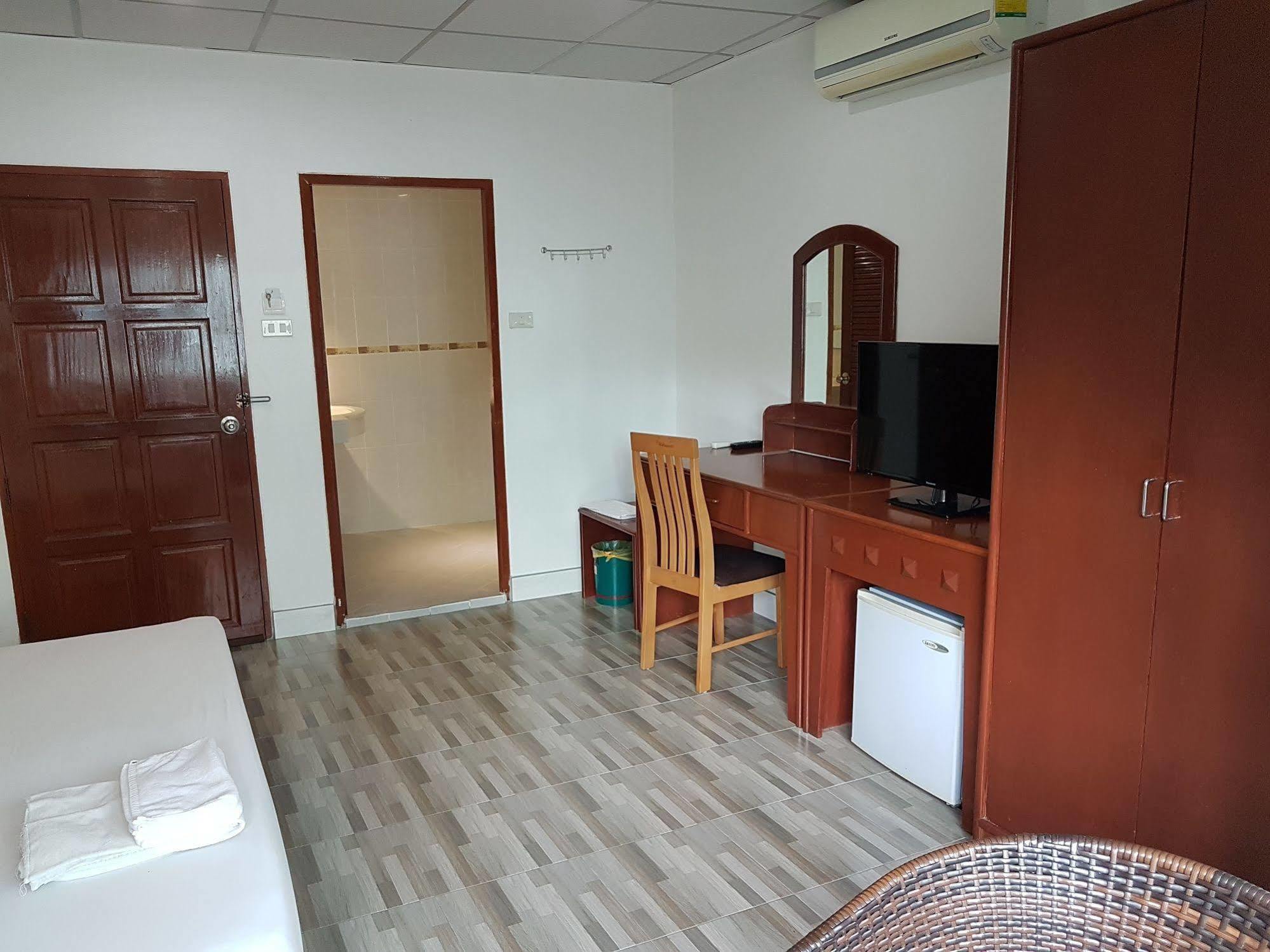 Welcome Inn Hotel @ Karon Beach. Single Room From Only 500 Baht Пхукет Екстер'єр фото
