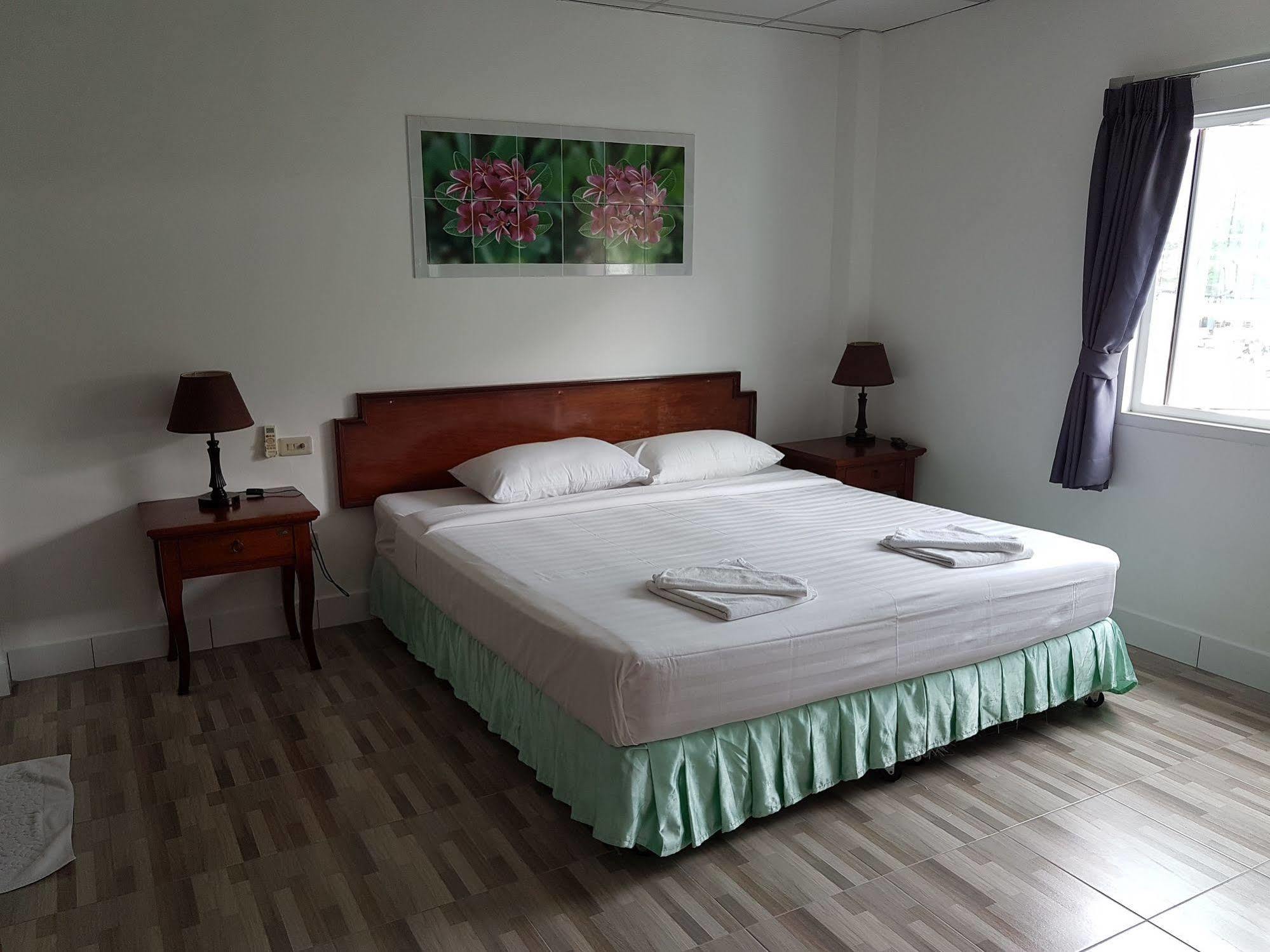 Welcome Inn Hotel @ Karon Beach. Single Room From Only 500 Baht Пхукет Екстер'єр фото