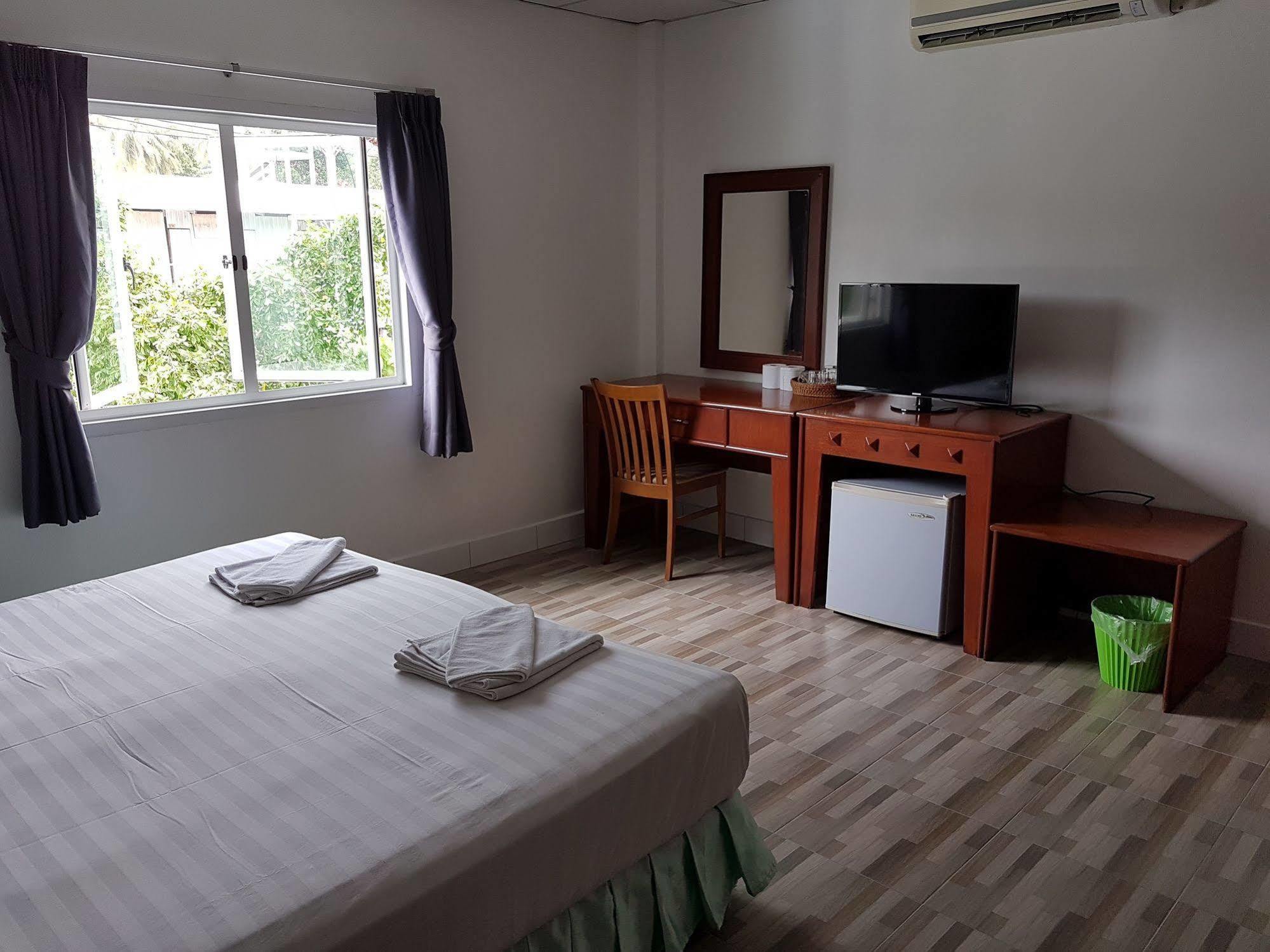 Welcome Inn Hotel @ Karon Beach. Single Room From Only 500 Baht Пхукет Екстер'єр фото