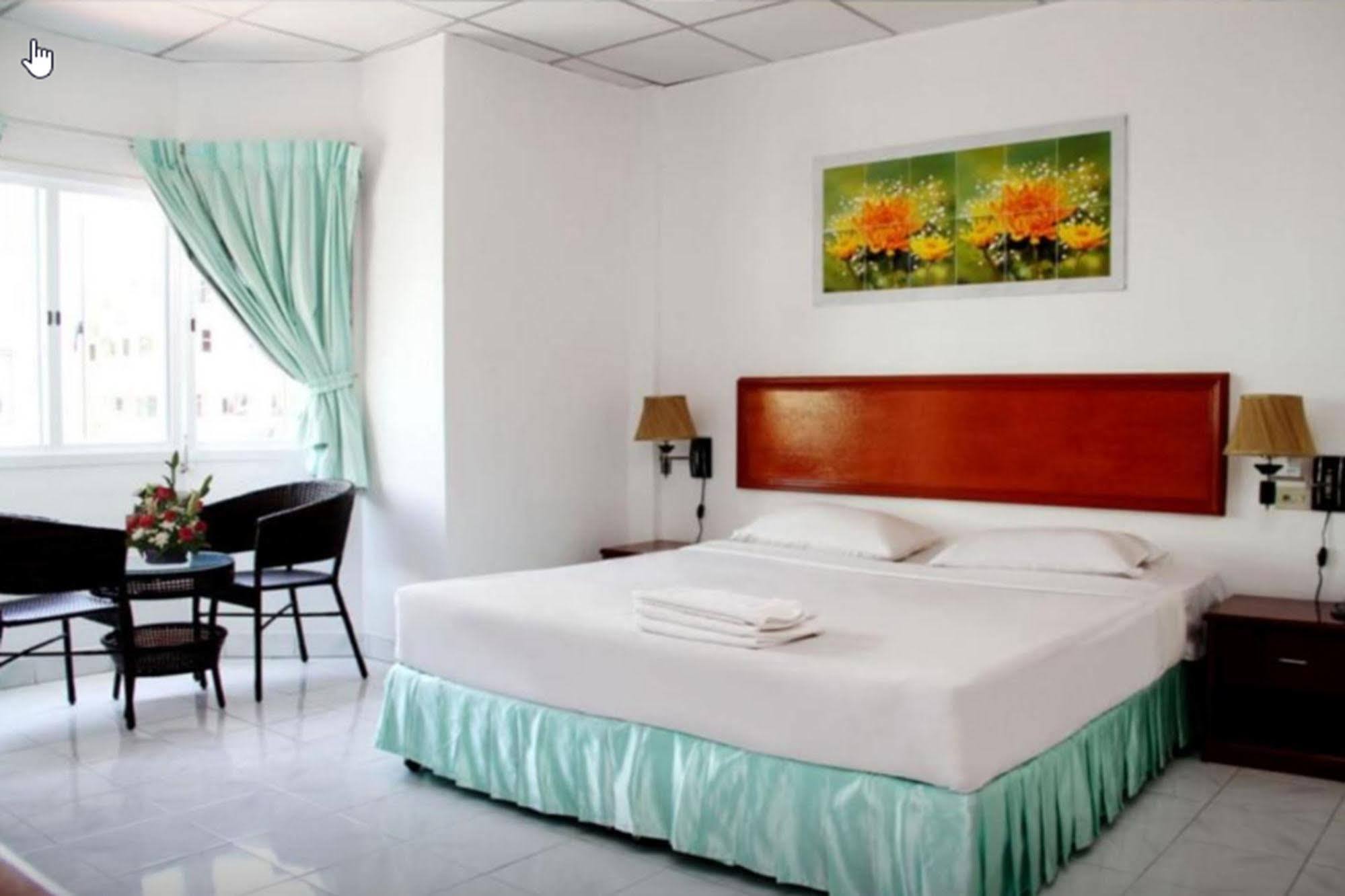 Welcome Inn Hotel @ Karon Beach. Single Room From Only 500 Baht Пхукет Екстер'єр фото