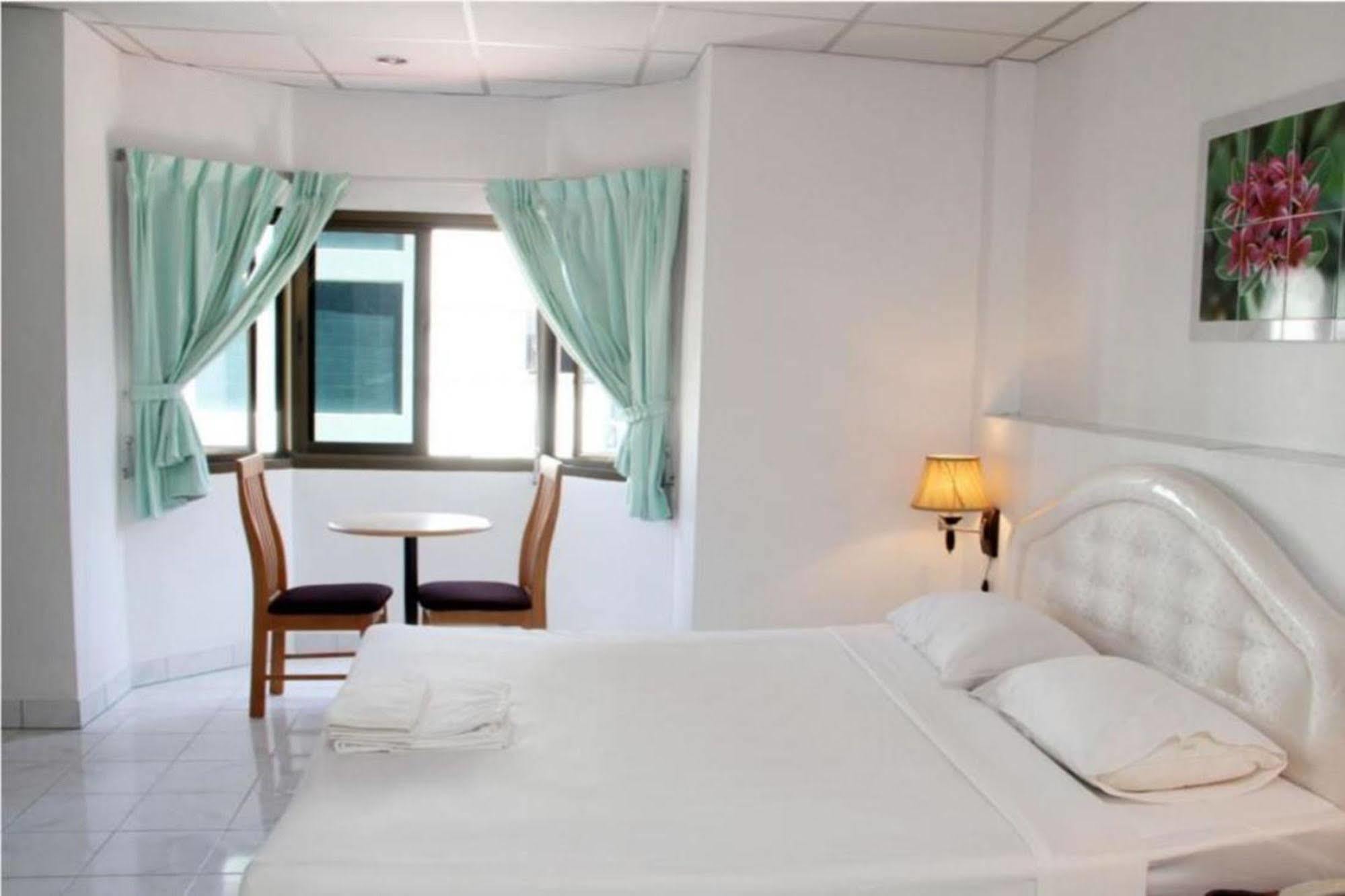 Welcome Inn Hotel @ Karon Beach. Single Room From Only 500 Baht Пхукет Екстер'єр фото